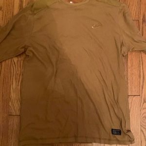 XL nike apparel winterized goddess of victory